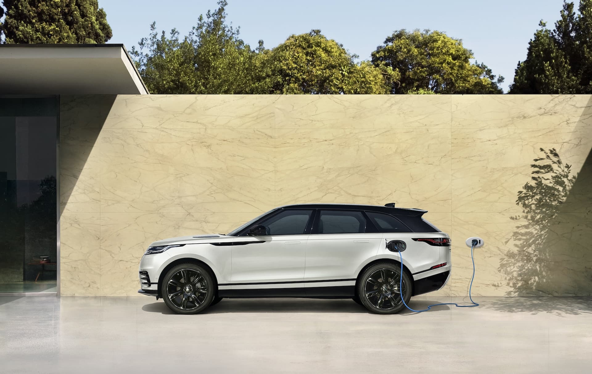 Cover Image for Range Rover Velar fordert Elektro-SUV Porsche Macan heraus