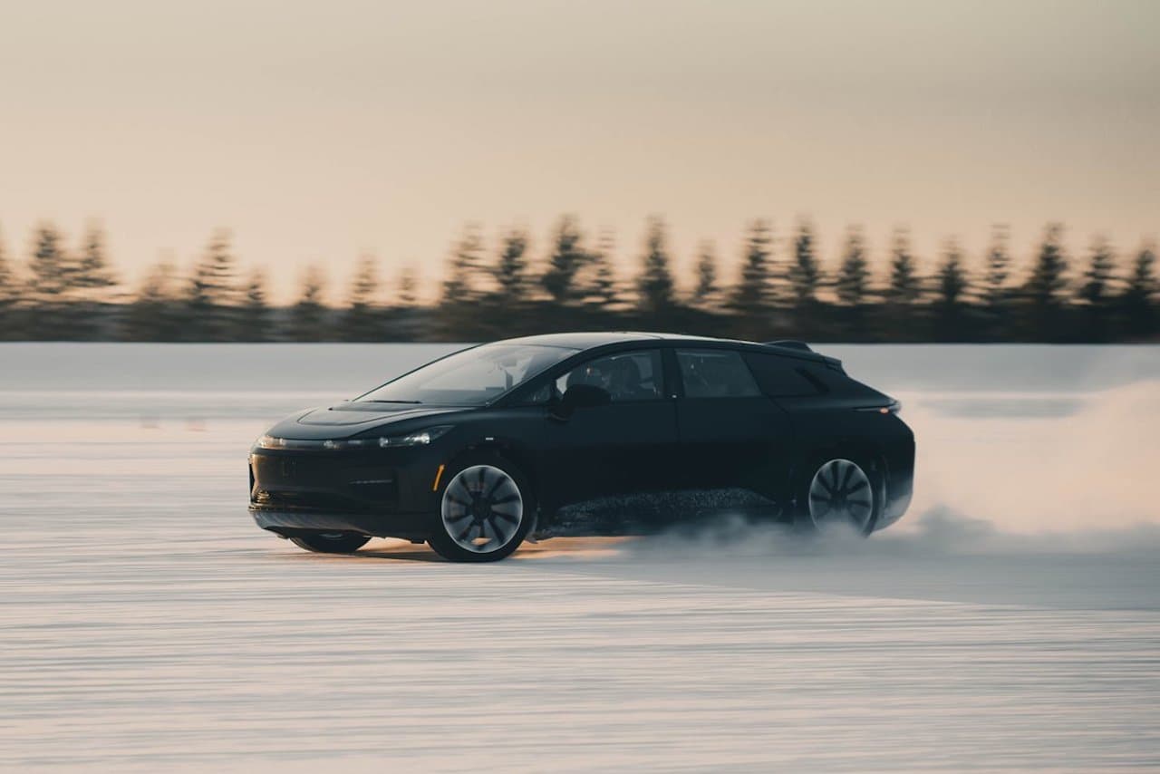 Cover Image for Faraday Future schließt Wintertests mit Elektrolimousine FF 91 ab