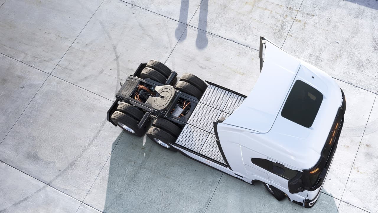 Cover Image for Nikola baut neue Batterieproduktion für E-Lkw auf