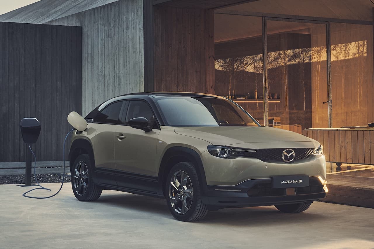 Cover Image for Mazda frischt MX-30 mit optimierter Ladetechnik und neuen Farben auf
