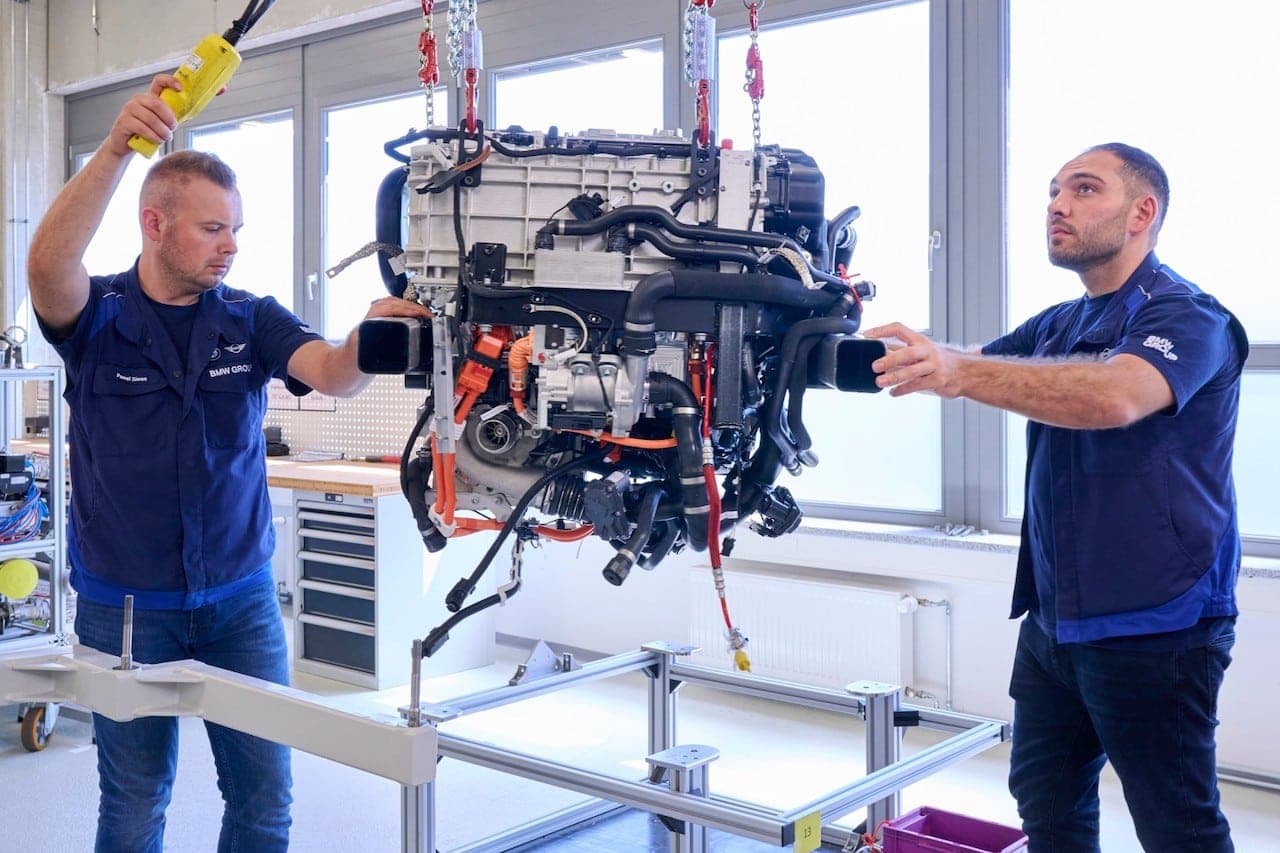 Cover Image for BMW startet Montage von Brennstoffzellen für iX5 Hydrogen