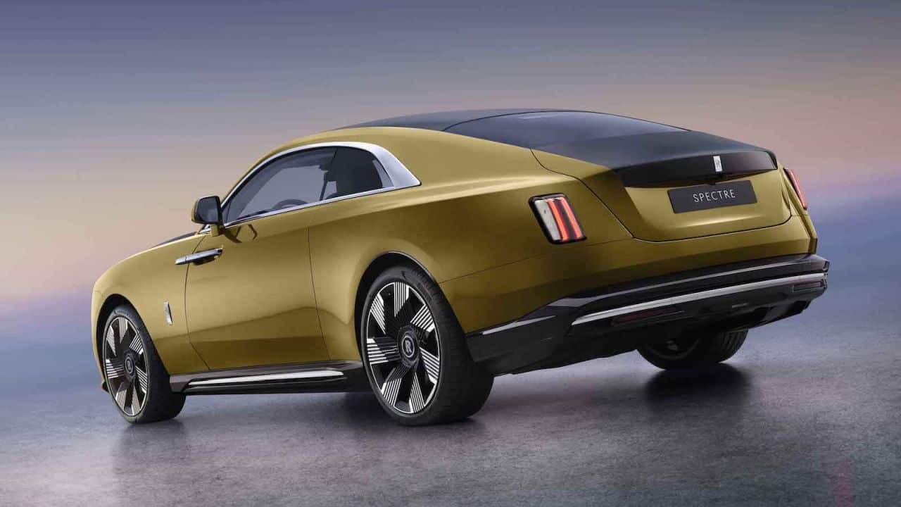 Cover Image for Rolls-Royce CEO vom Auftragseingang für E-Limousine Spectre überrascht
