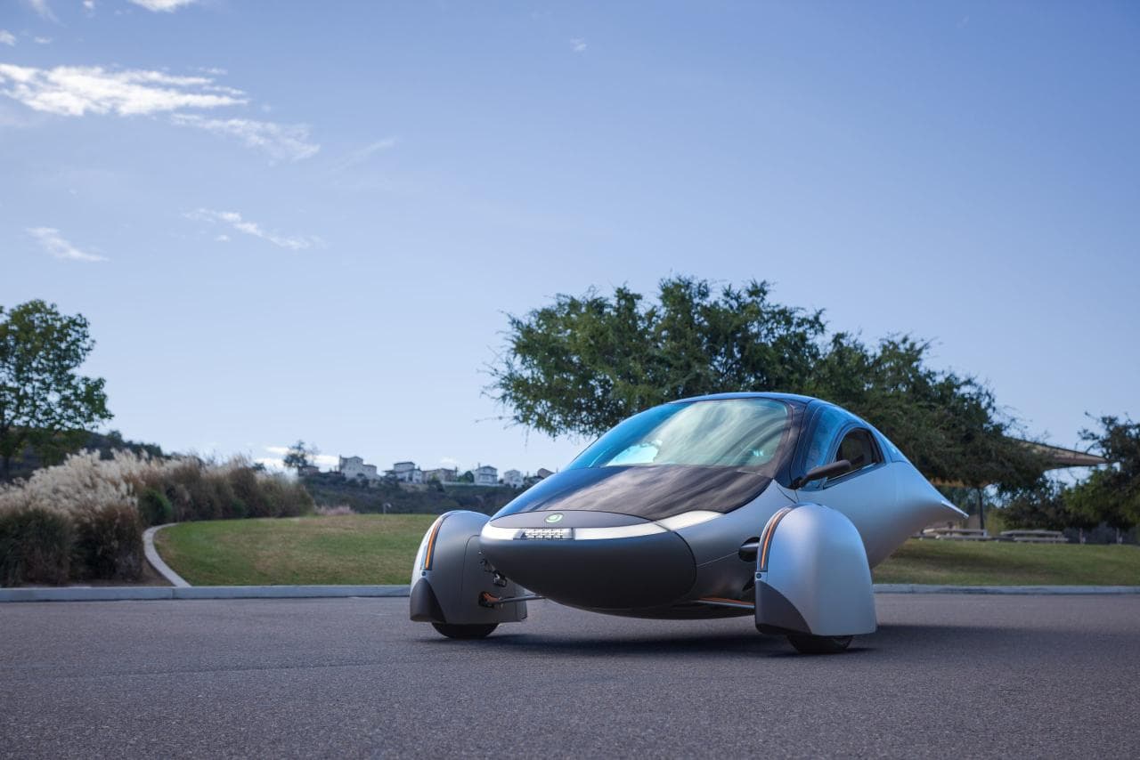 Cover Image for Aptera Solar-Elektroauto fertig für Produktionsstart; Kapital fehlt