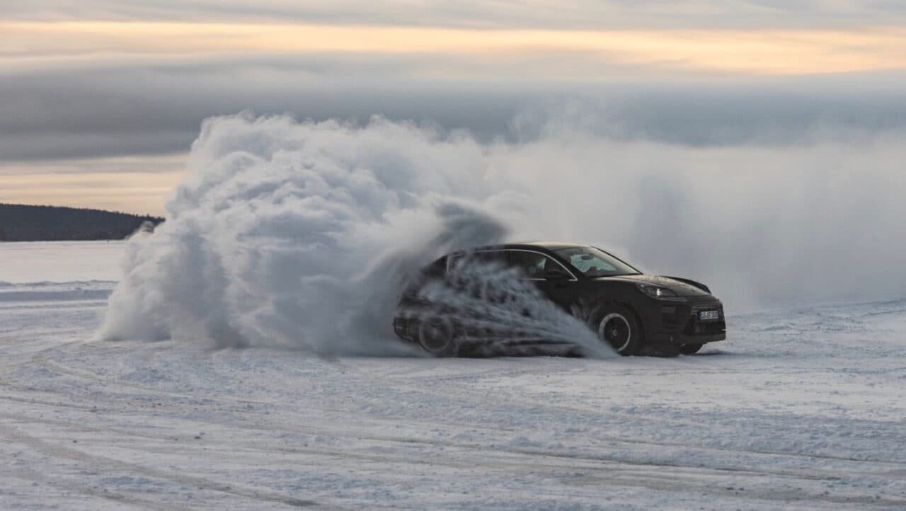 Cover Image for Porsche E-Macan mit Hinterachslenkung und 800-Volt-Technologie
