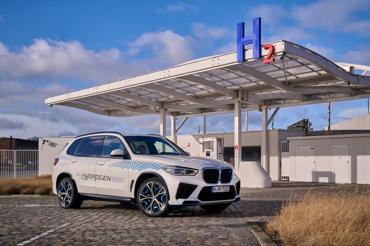 Cover Image for iX5 Hydrogen: Warum BMW weiter auf Wasserstoff setzt