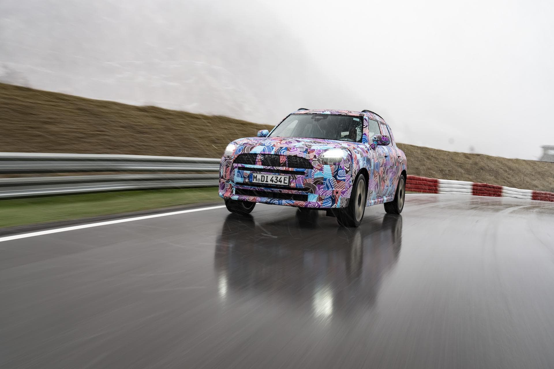 Cover Image for Unterwegs im elektrischen Mini Countryman E / SE