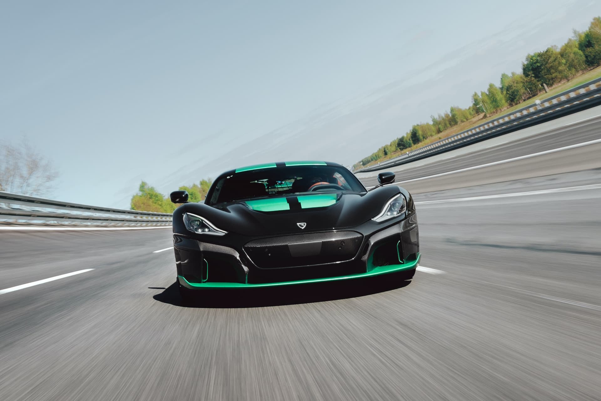 Cover Image for Hypercar Rimac Nevera: 23 Rekorde an einem Tag