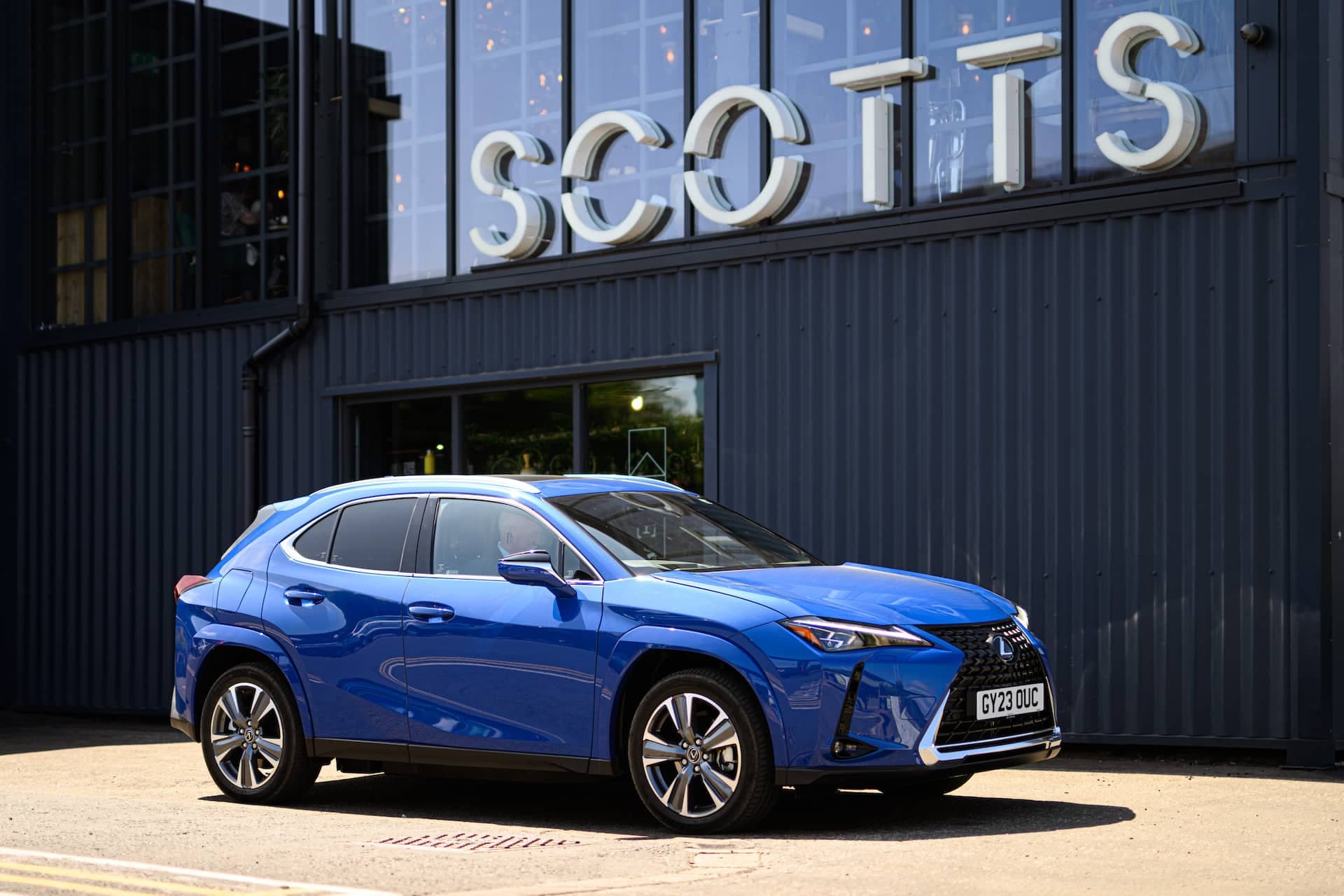 Cover Image for Gut 150 km mehr: Lexus frischt den Elektro-SUV UX 300e auf
