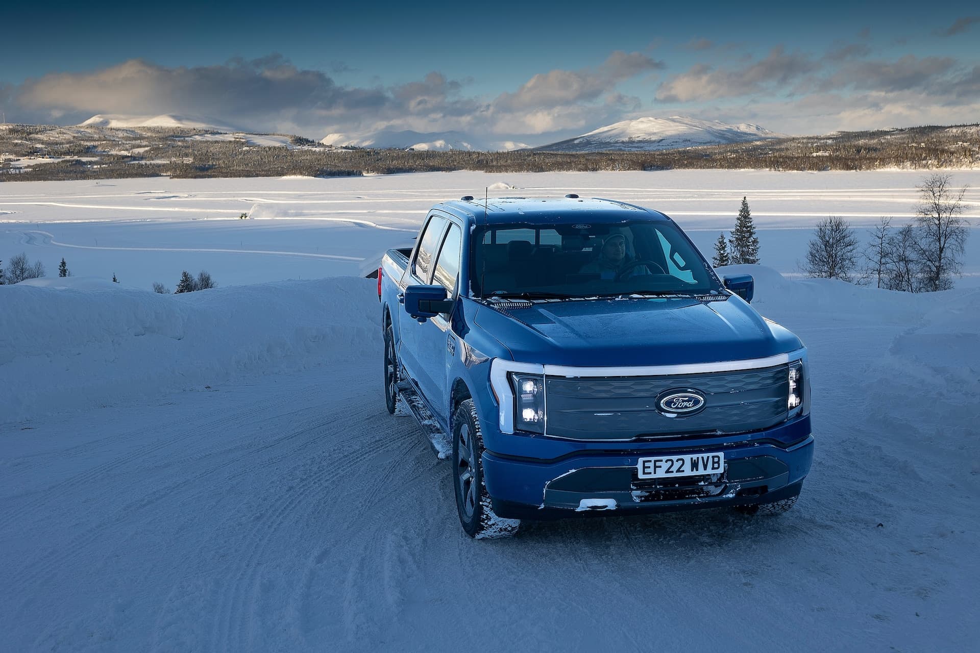 Cover Image for Tesla-Fahrer erhalten Rabatt für den Ford F-150 Lightning