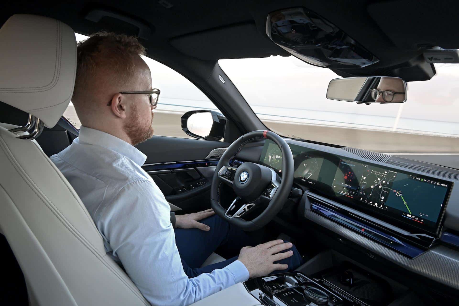 Cover Image for Eigenversuch: BMW i5 mit Autobahnassistent
