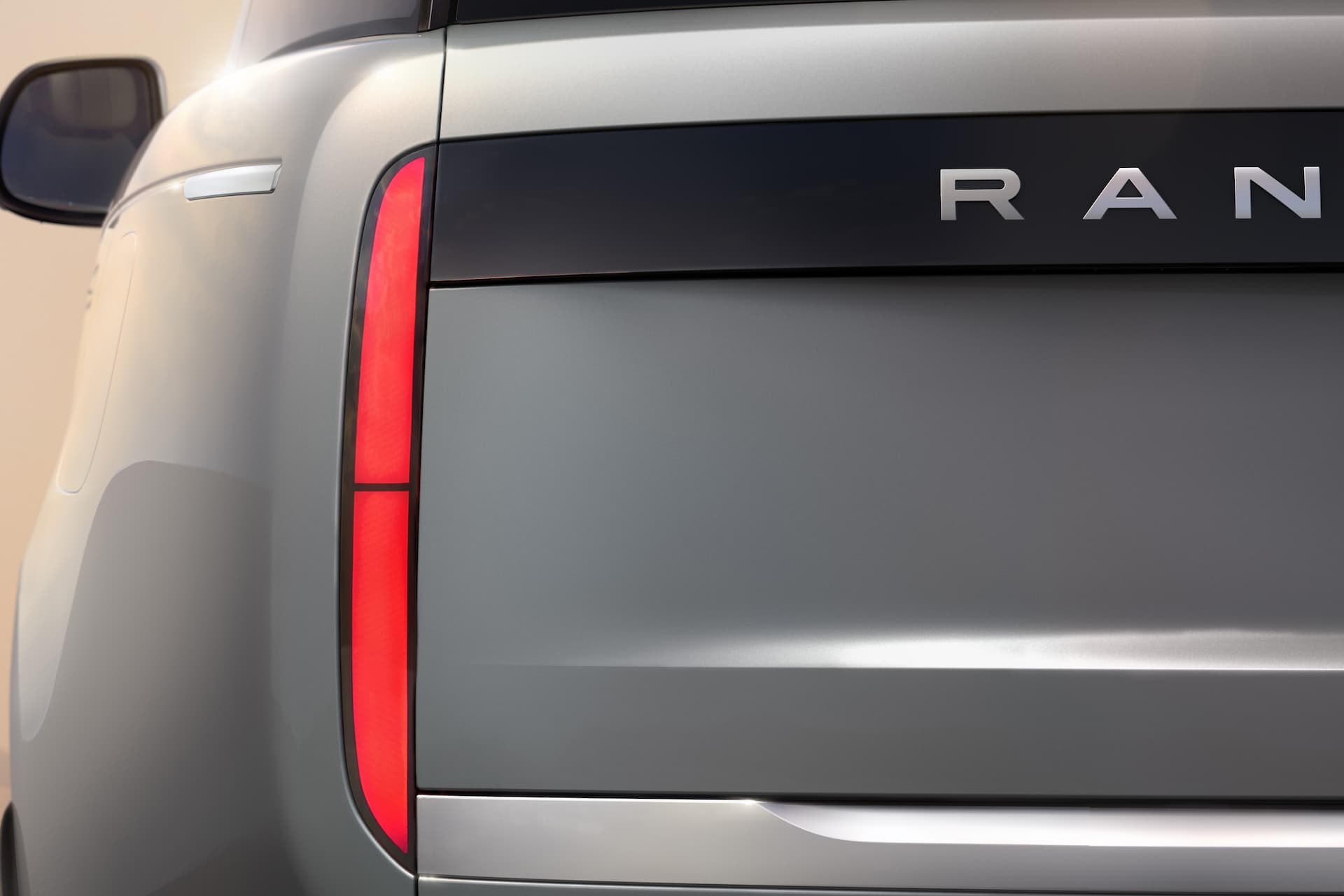 Cover Image for JLR öffnet Warteliste für Range Rover Electric