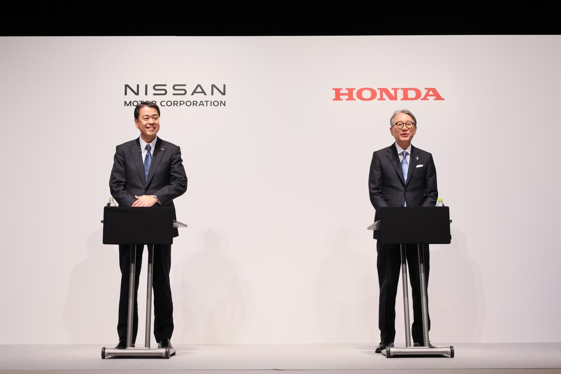 Cover Image for Nissan zieht sich aus Fusionsgesprächen mit Honda zurück