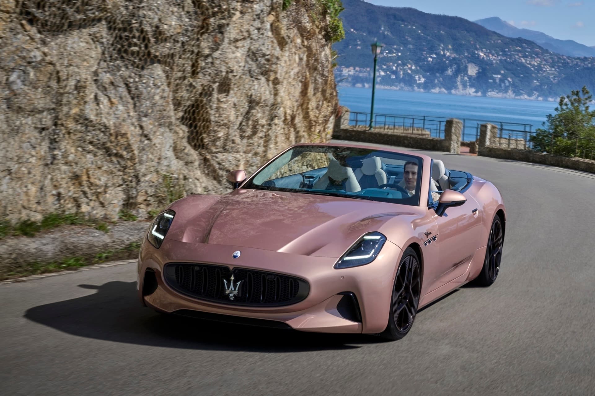 Cover Image for Diese 7 flotten E-Autos kommen im Herbst auf den Markt