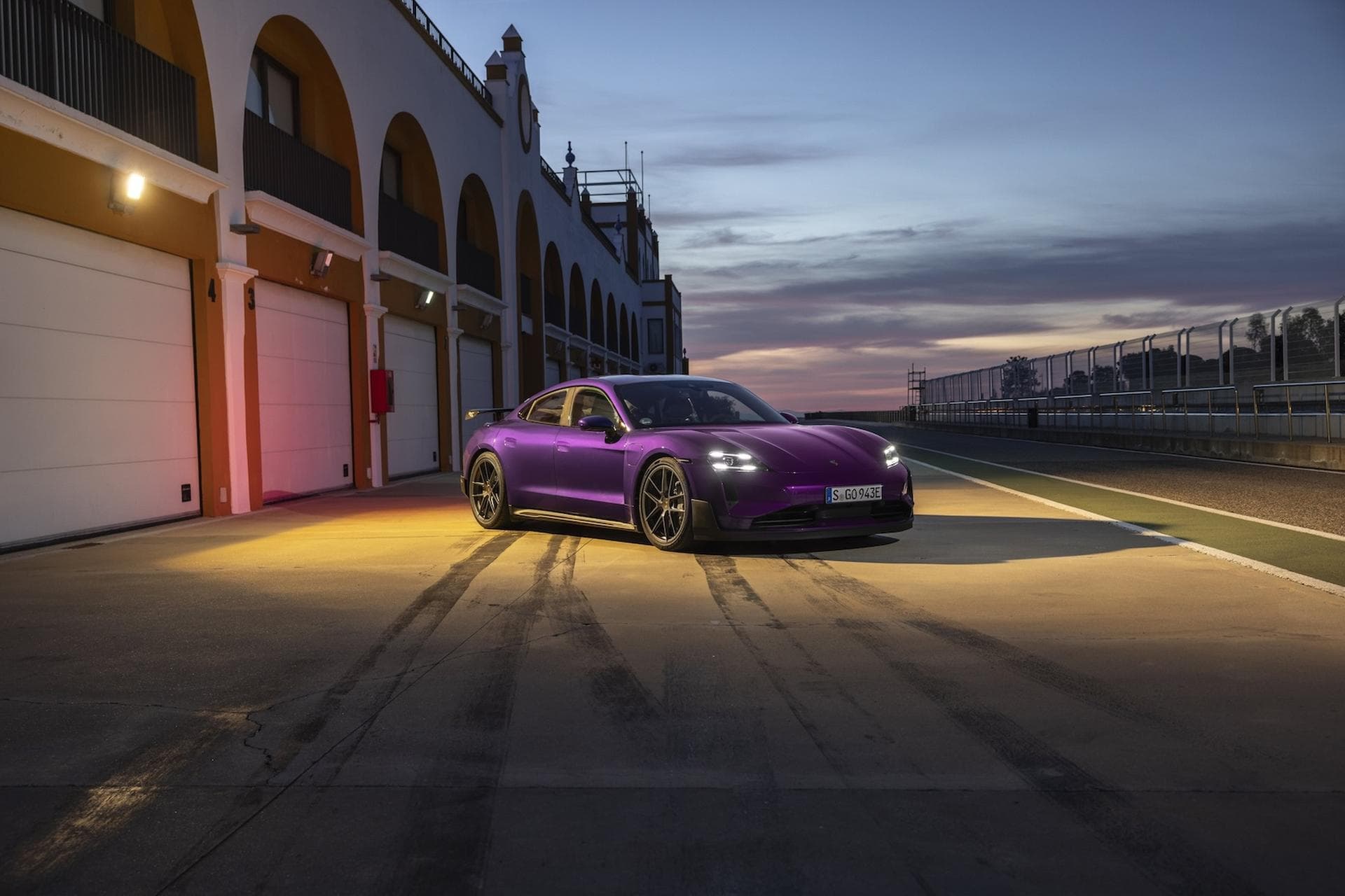 Cover Image for Diese 7 E-Autos waren 2024 die Könige unserer Toplisten