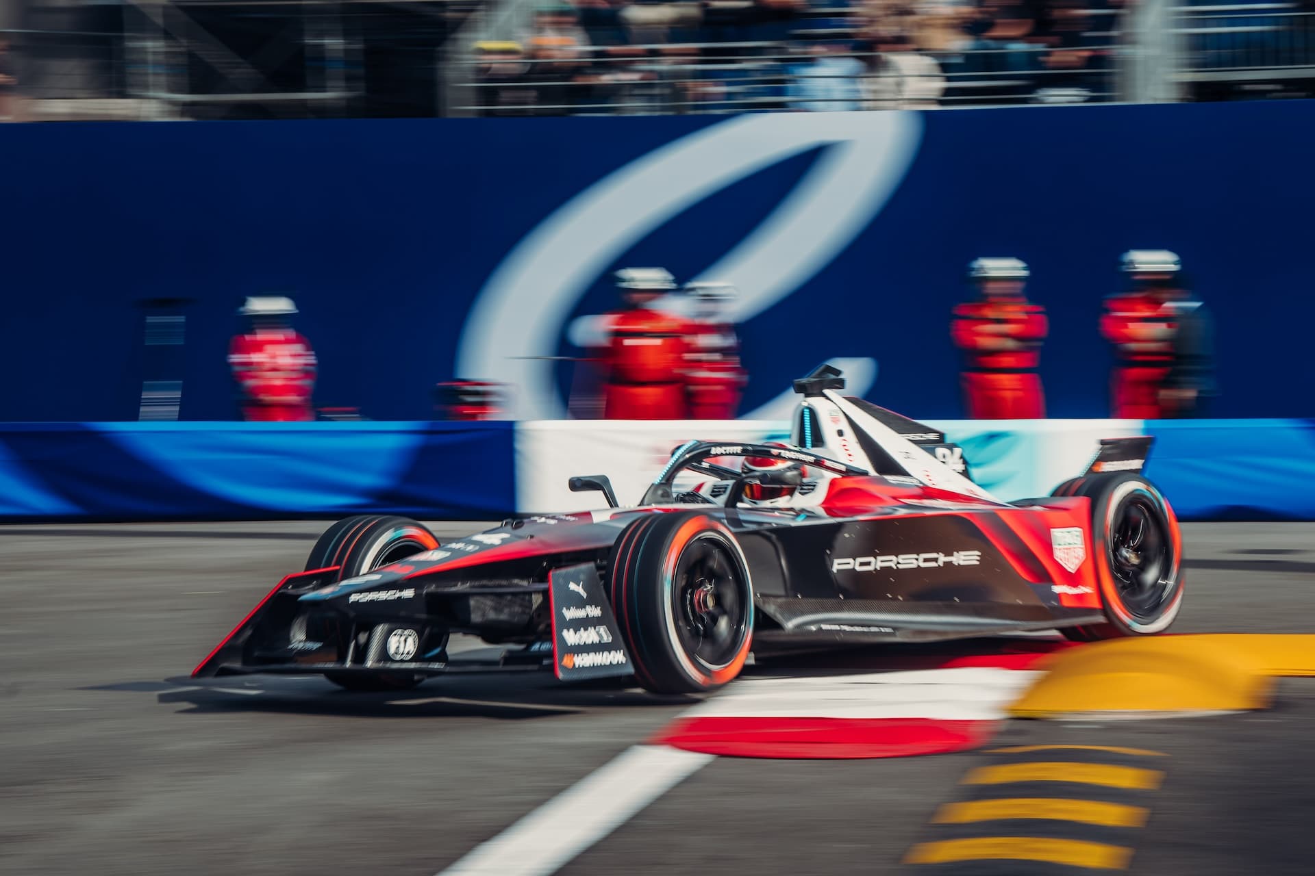 Cover Image for Porsche bleibt der Formel E treu bis mindestens 2030