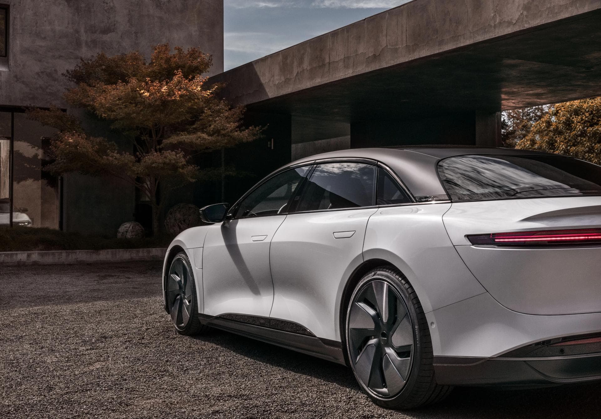 Cover Image for Plant Genesis einen Elektro-Sportwagen mit Lucid?