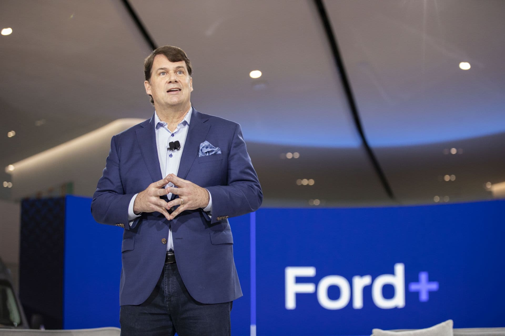 Cover Image for Ford-CEO fordert Amerikaner auf, Elektroautos zu akzeptieren