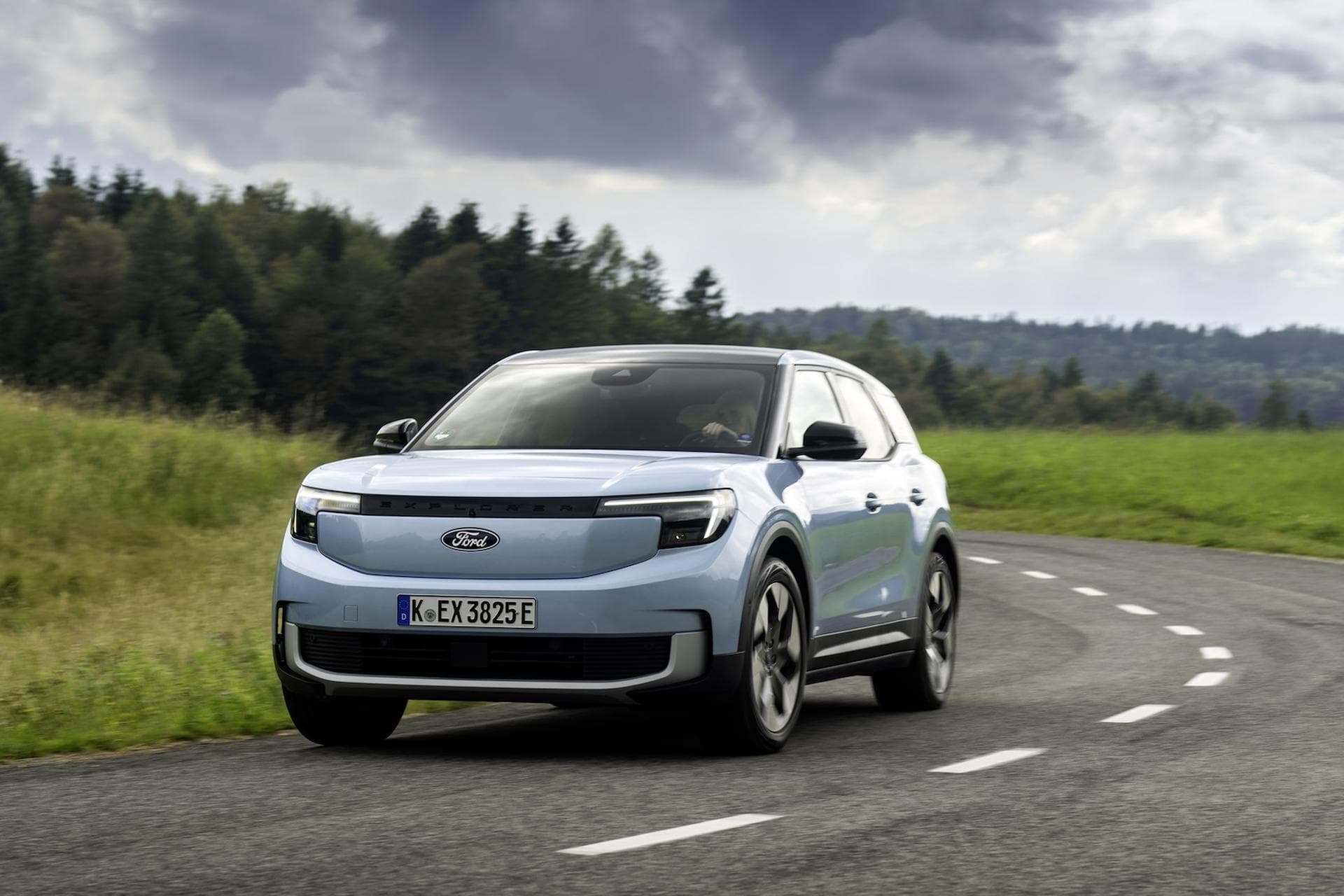 Cover Image for Ford Explorer: Erste Fahrt im Stromer auf VWs MEB-Plattform