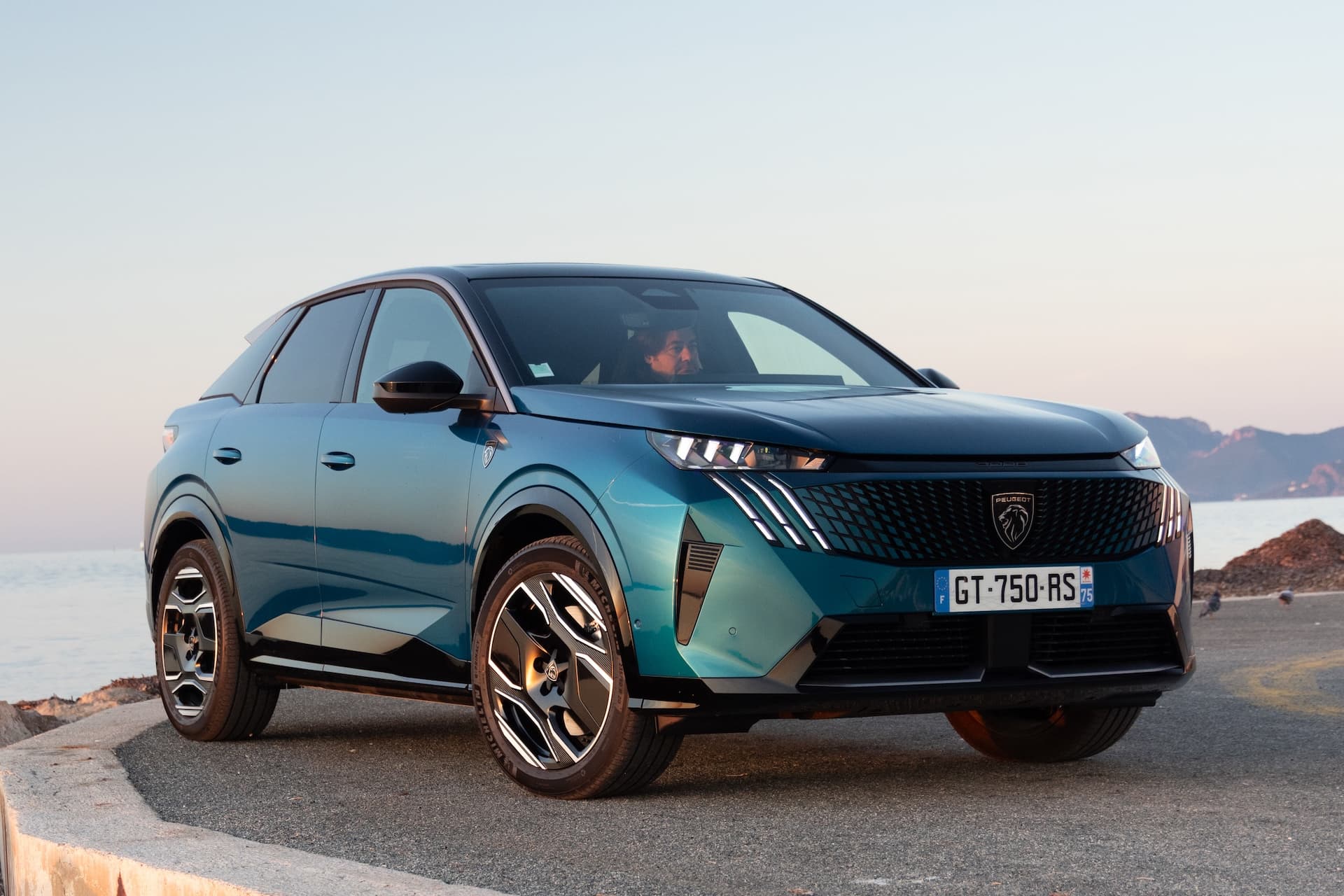 Cover Image for Jeder vierte Peugeot 3008 wird als Elektroauto bestellt