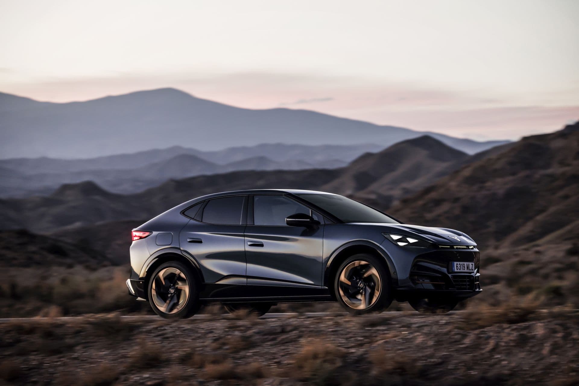 Cover Image for Seat-Cupra: Rekordumsatz, aber E-Auto-Erfolg schmälert den Gewinn