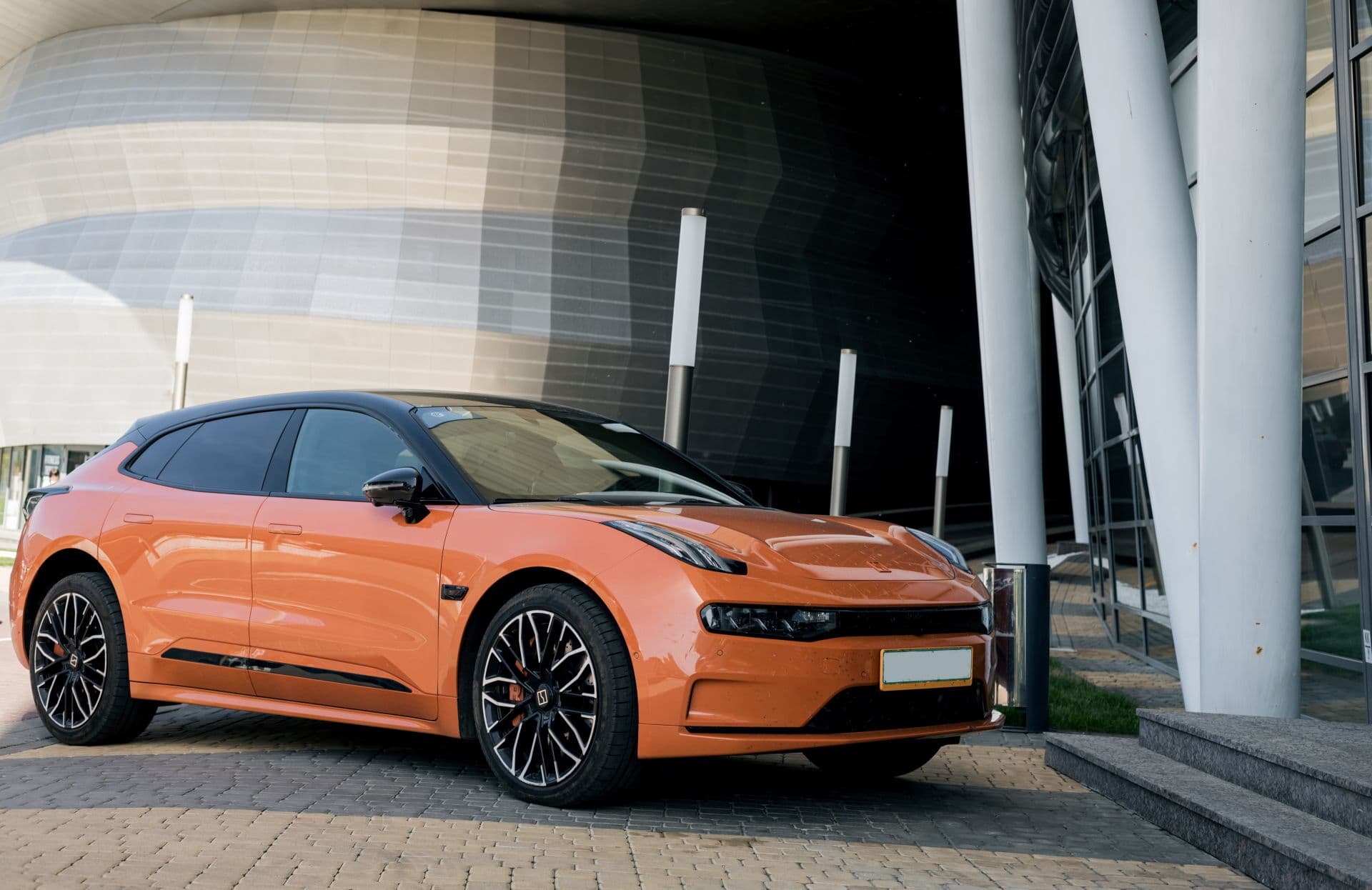 Cover Image for Zeekr: Trotz E-Auto-Erfolg bald mit Hybrid-Autos?