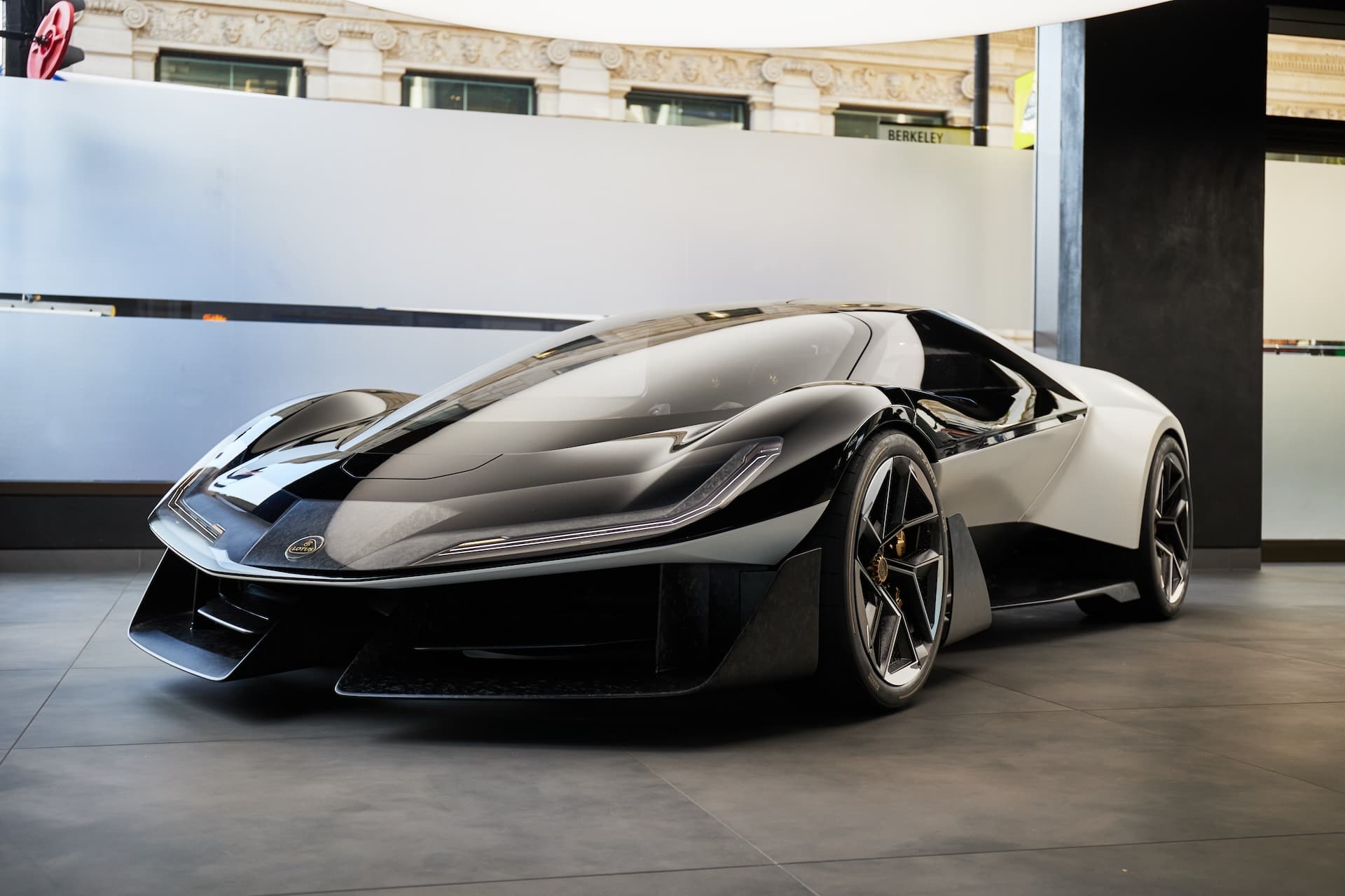 Cover Image for Lotus Theory 1: Die automobile Mensch-Maschine