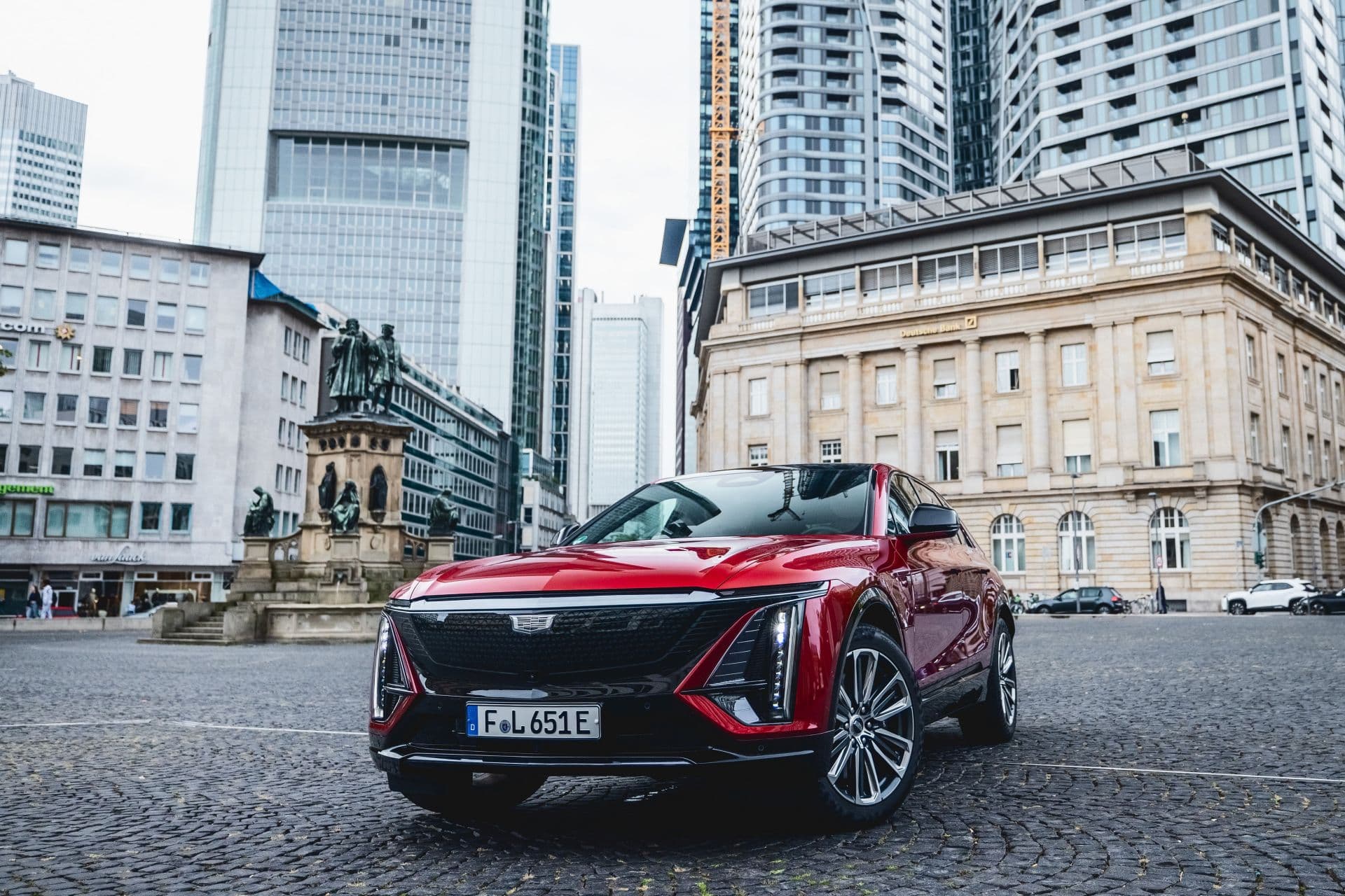 Cover Image for GM startet mit Cadillac in Europa vollelektrisch durch