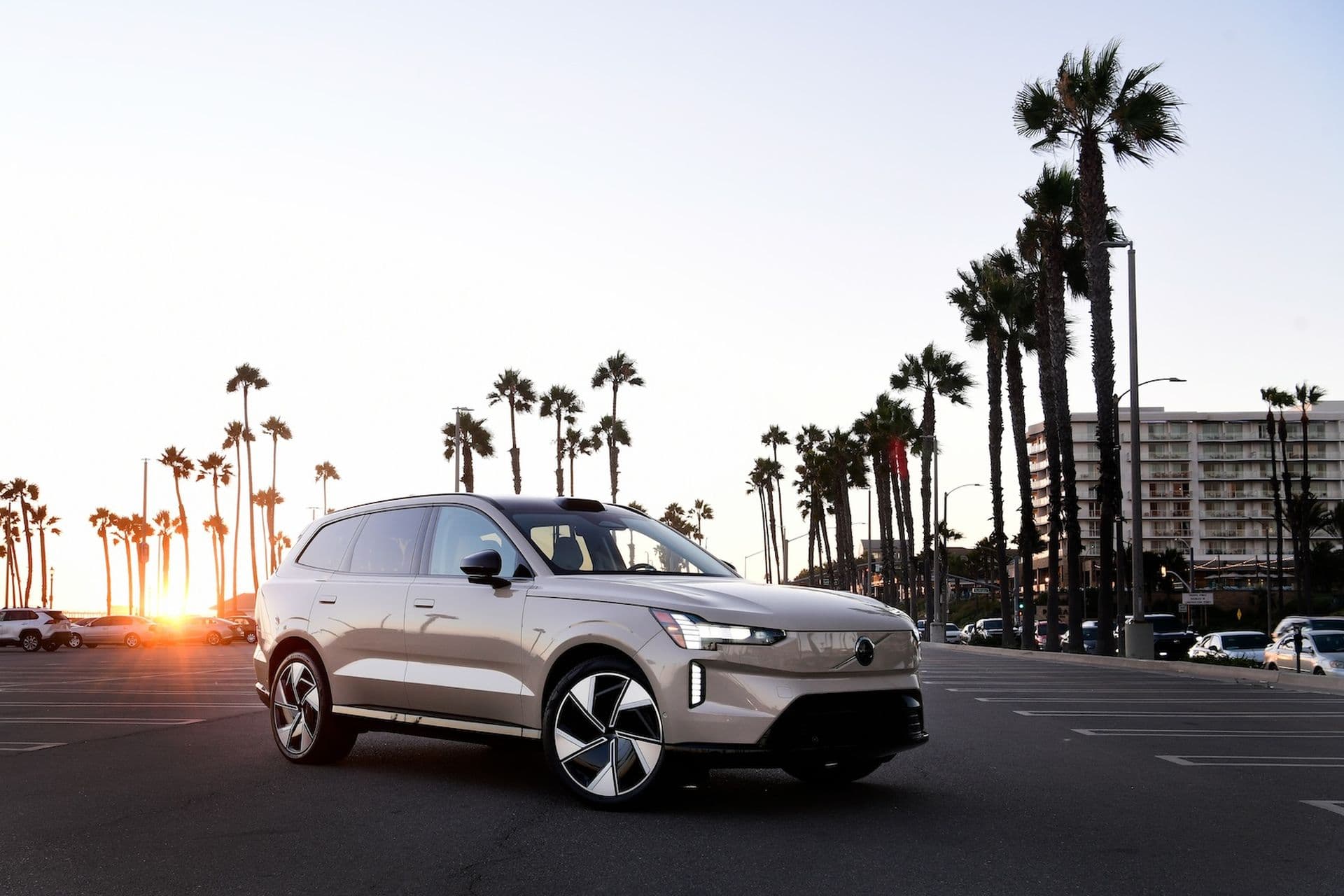 Cover Image for Volvo will alle E-Auto-Modelle auf 800 Volt umstellen