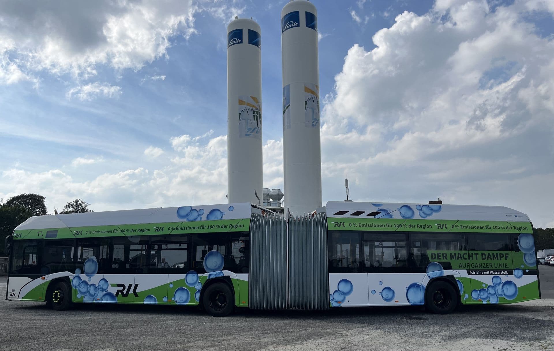 Cover Image for RVK: Start der ersten Wasserstoff-Gelenkbusflotte in Deutschland