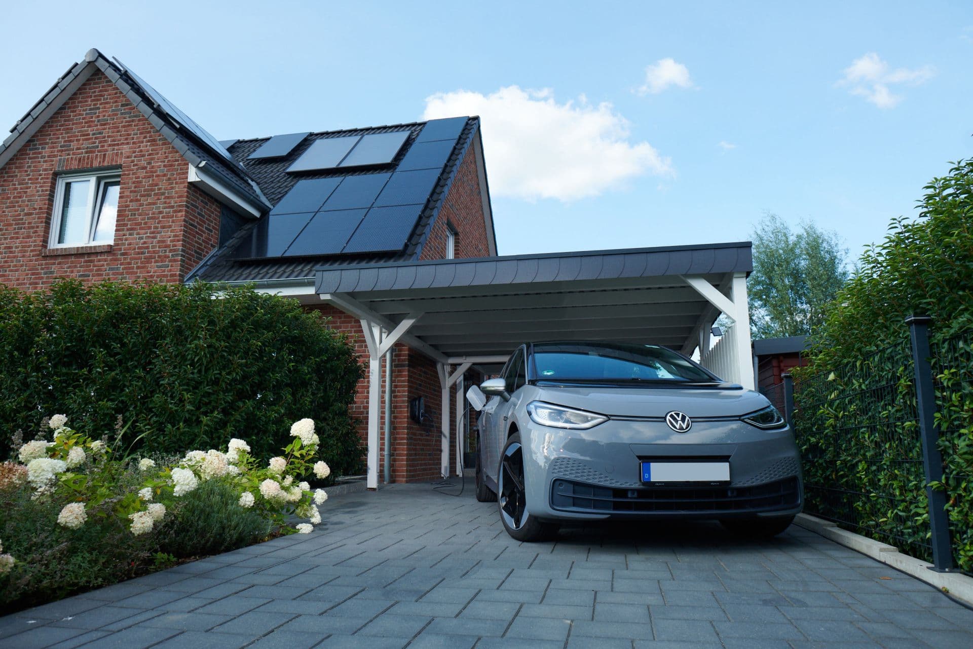 Cover Image for Eon: Smartes PV-Laden von E-Autos spart bis zu 370 Euro