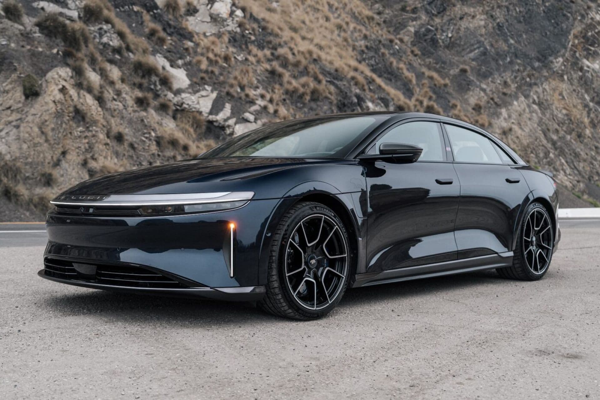 Cover Image for Sicherheit im Fokus: U.S. Armors Lucid Air Sapphire