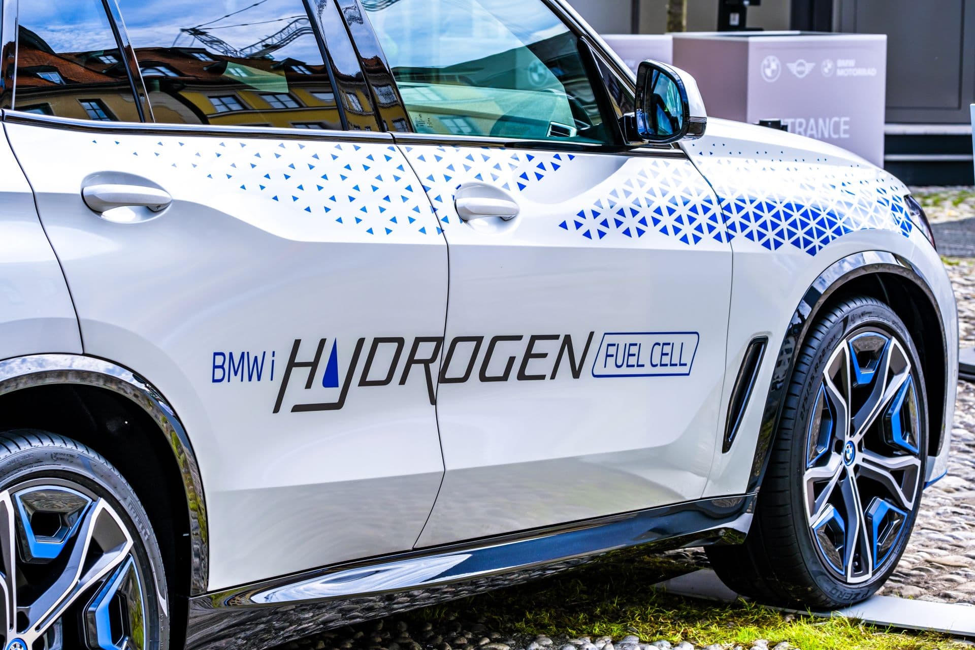 Cover Image for Brennstoffzelle: BMW und Toyota halten an FCEV fest