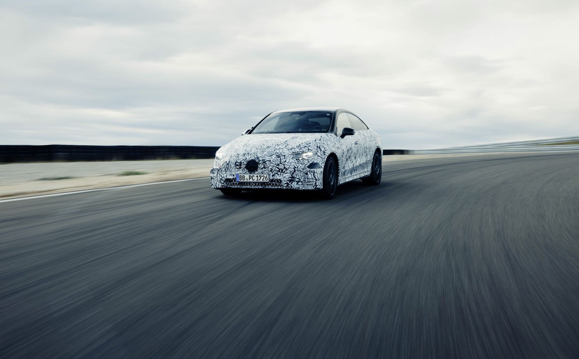 Cover Image for Mercedes CLA fährt 3717 Kilometer in 24 Stunden – Weltrekord