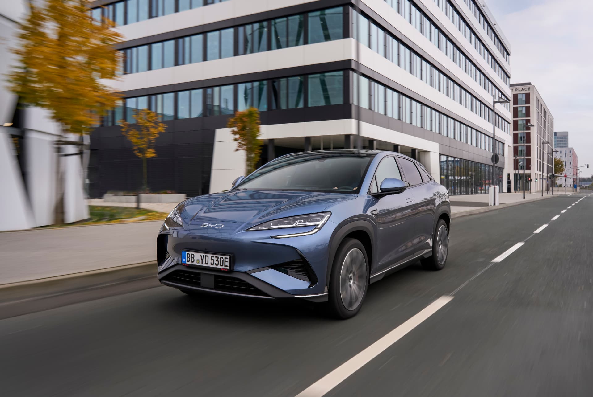 Cover Image for BYD: Chinas Elektroauto-Riese korrigiert Kurs in Europa