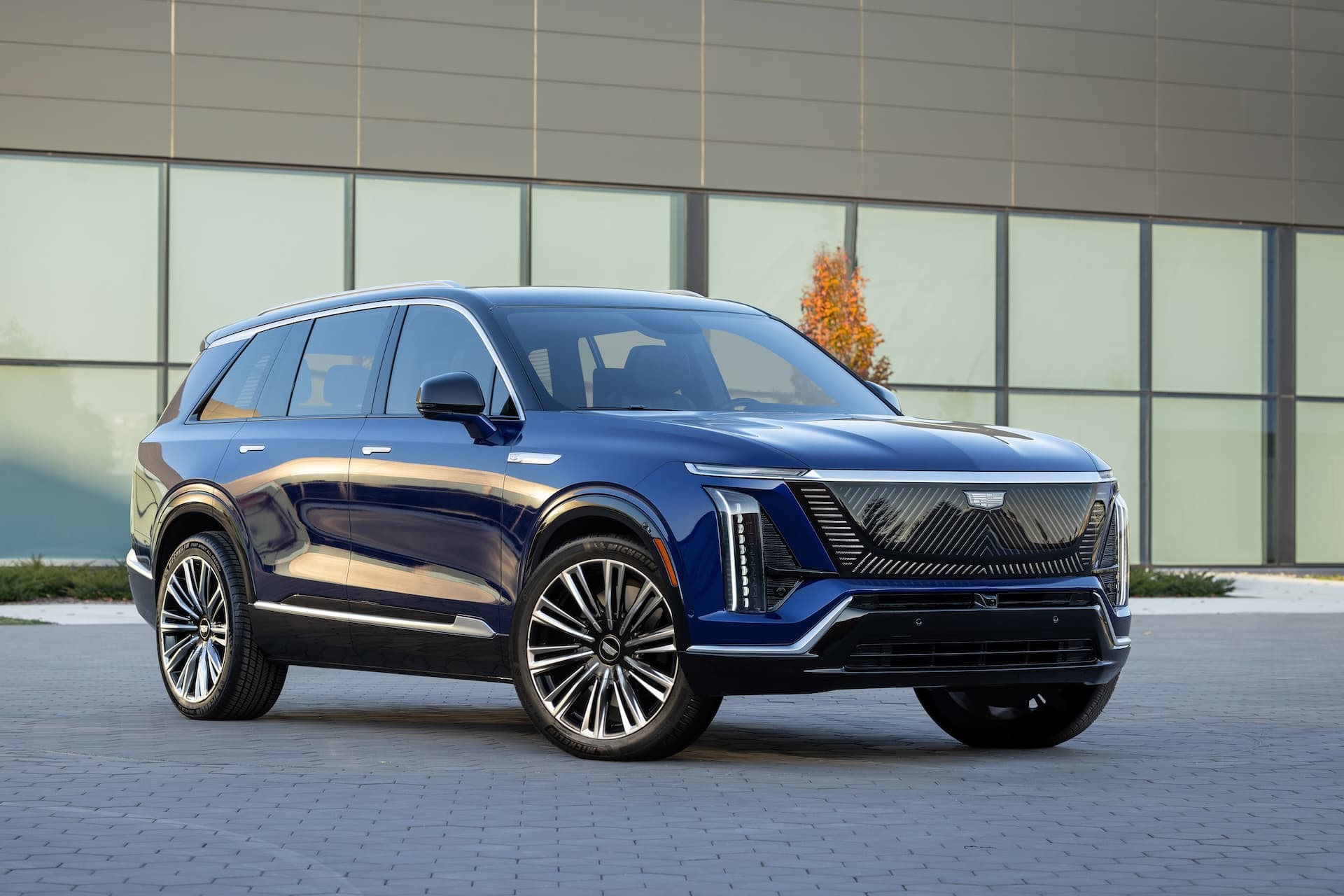 Cover Image for Cadillac: Luxus-Elektro-SUV Vistiq nun auch in Europa bestellbar