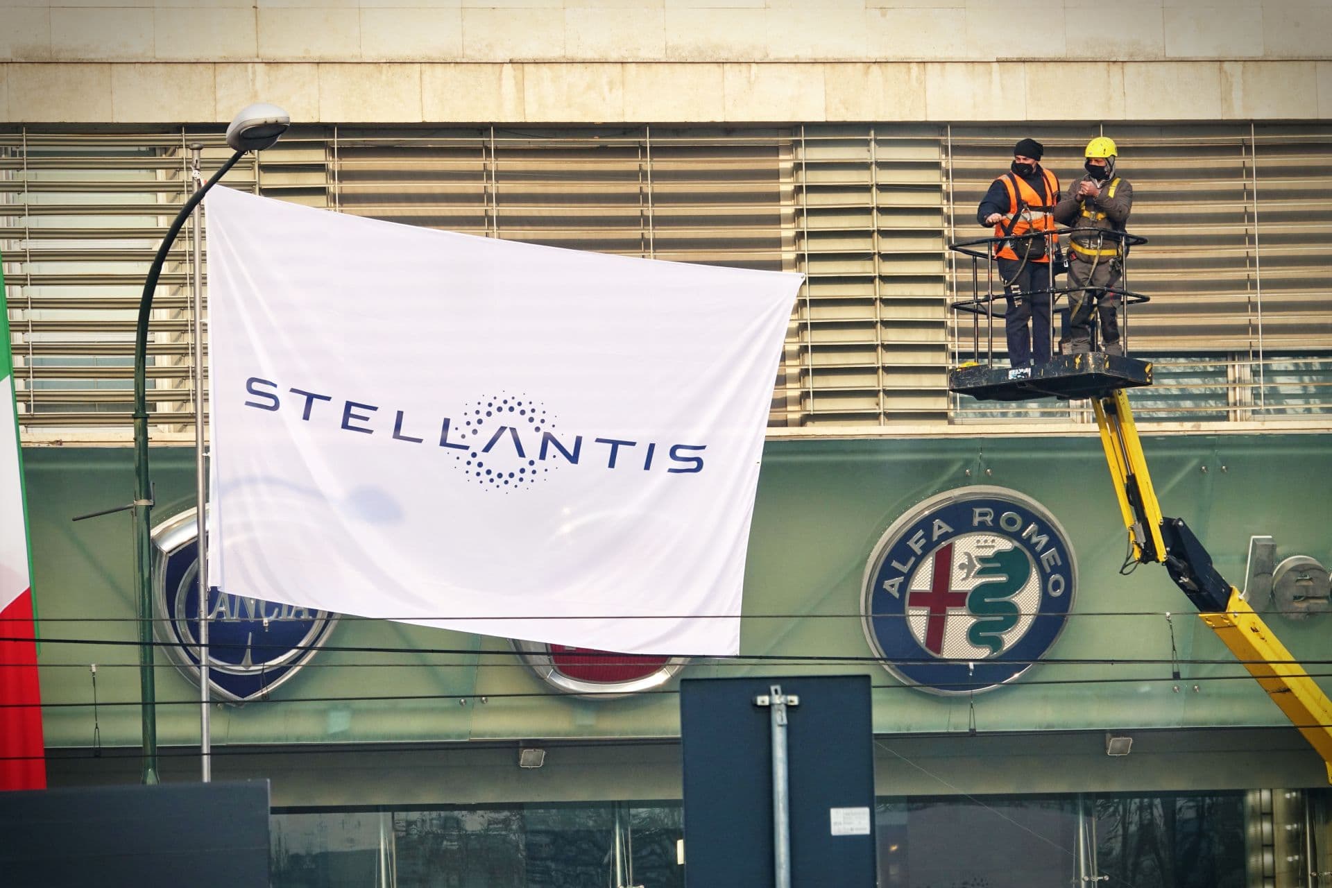 Cover Image for Muss sich Stellantis bald von Marken trennen?