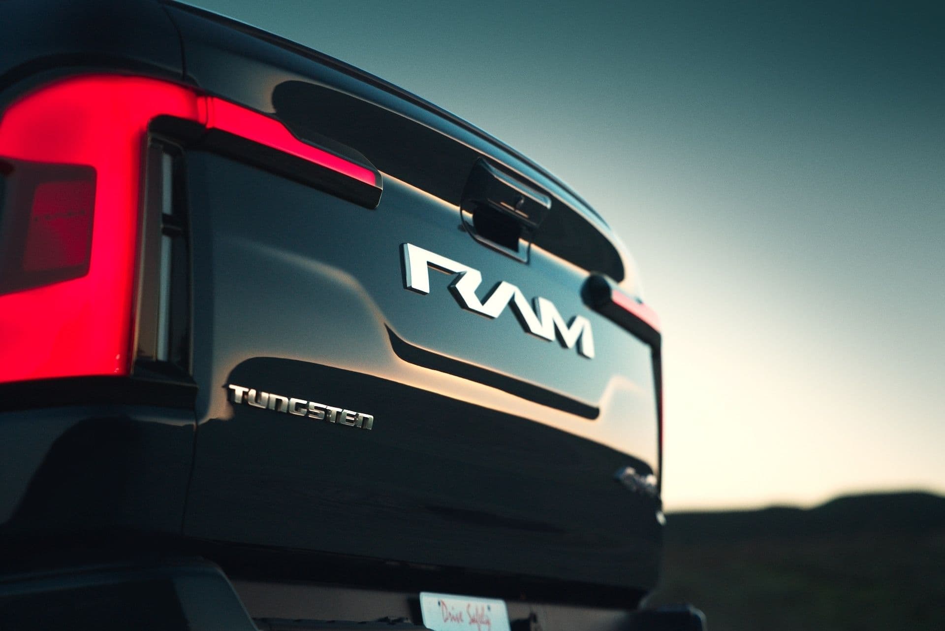 Cover Image for Ram 1500 REV: Stellantis priorisiert Hybrid- vor E-Modell