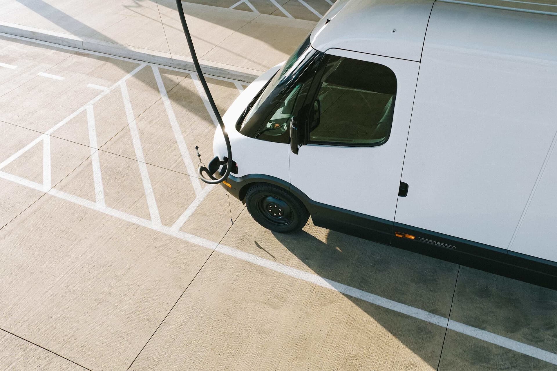 Cover Image for Rivian öffnet US-Verkauf vom Commercial Van