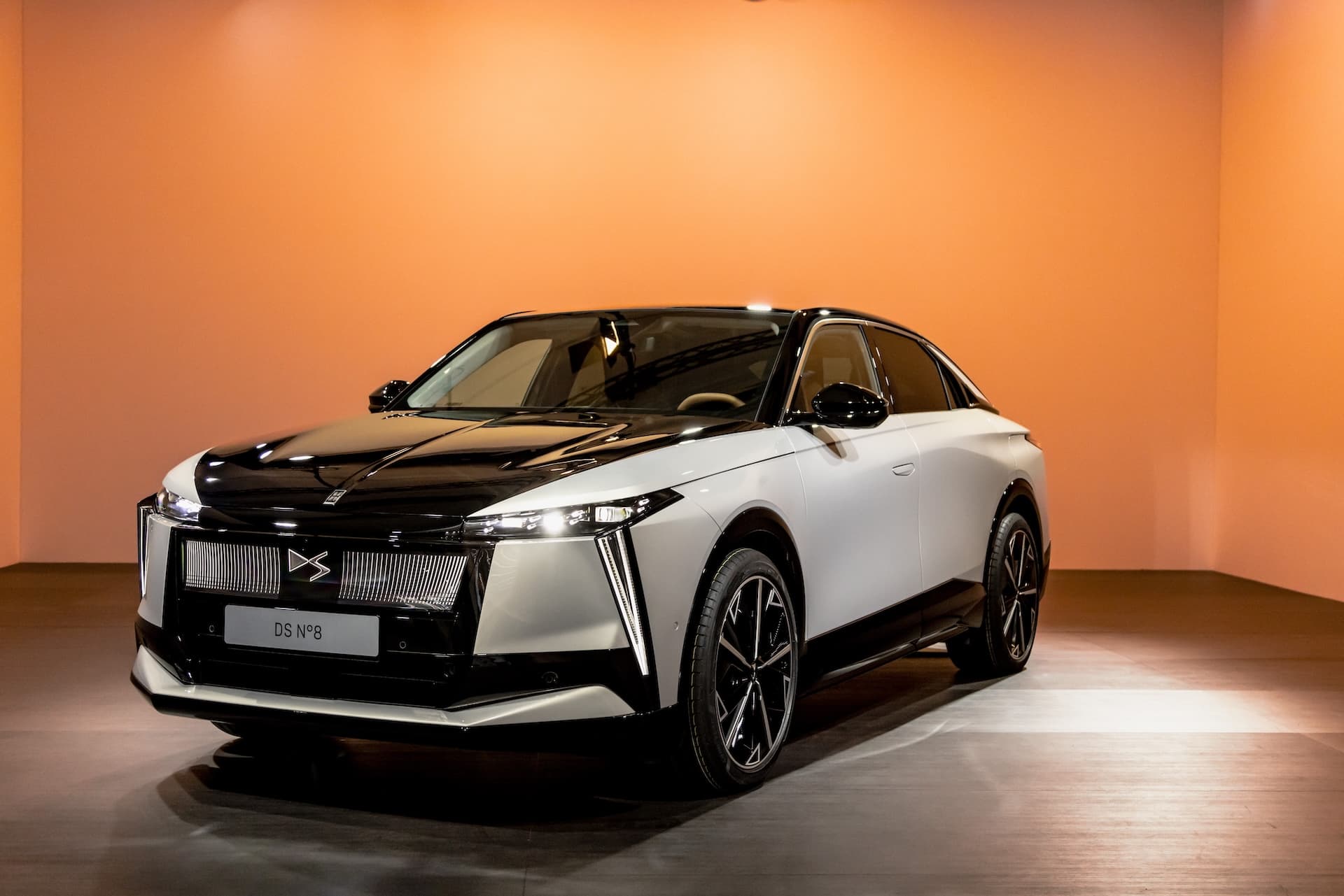 Cover Image for E-Limousine DS N°8 kann ab 57.700 Euro bestellt werden
