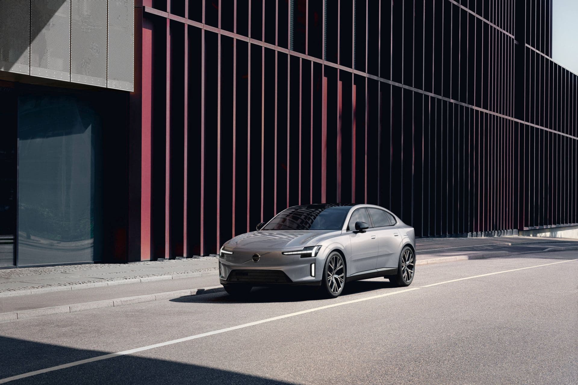 Cover Image for Volvo ES90: 800 Volt, drei Antriebe und bis zu 700 km