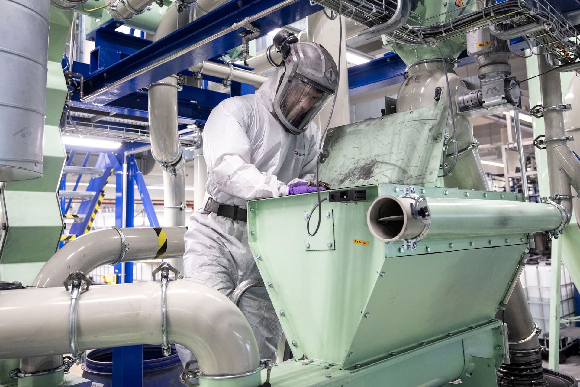 Cover Image for Porsche pilotiert Recyclingprozesse für Hochvoltbatterien