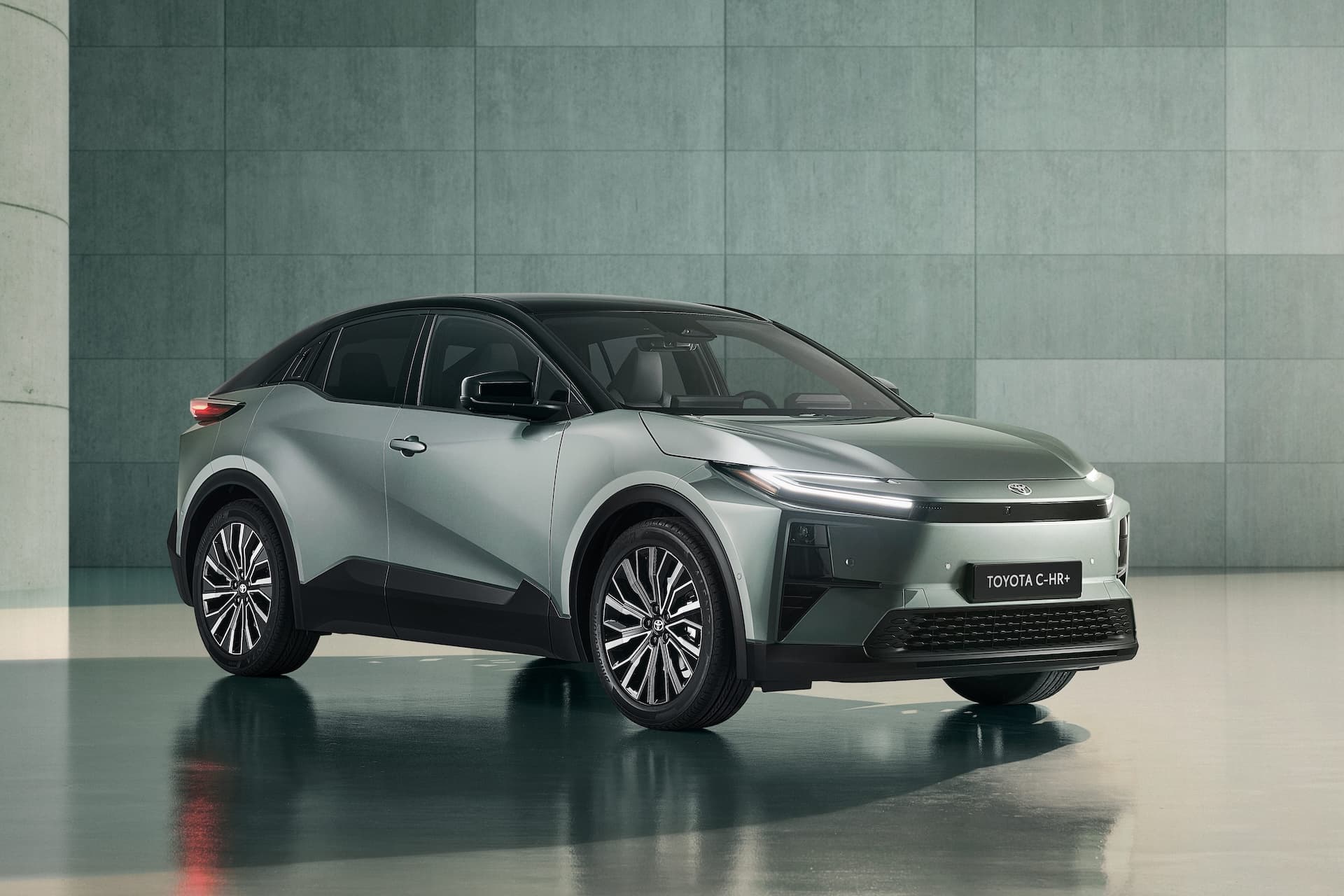 Cover Image for Bilder, Daten und Fakten zum neuen Toyota C-HR+