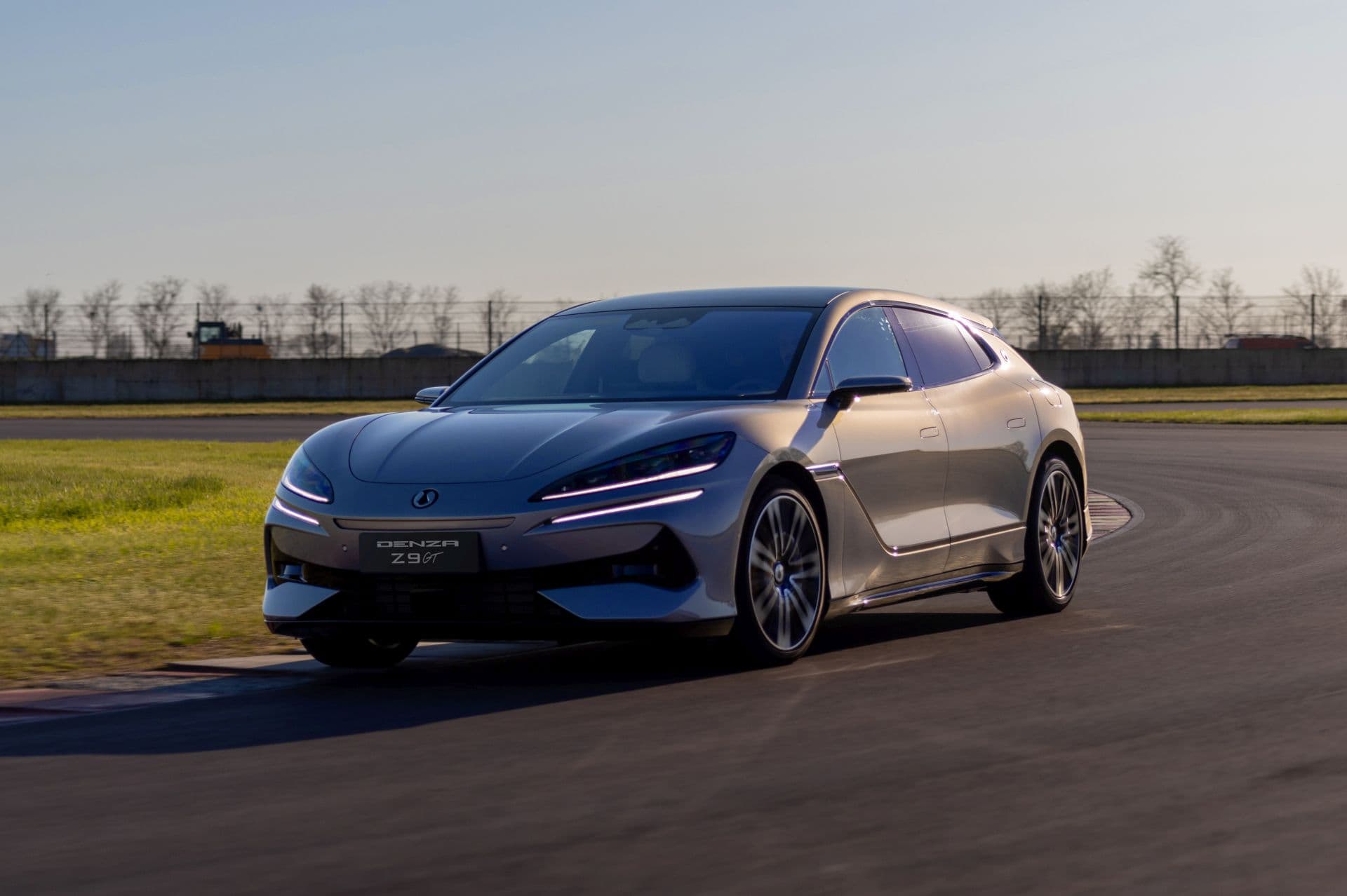 Cover Image for Denza bringt luxuriösen Grand Tourer Z9GT nach Europa
