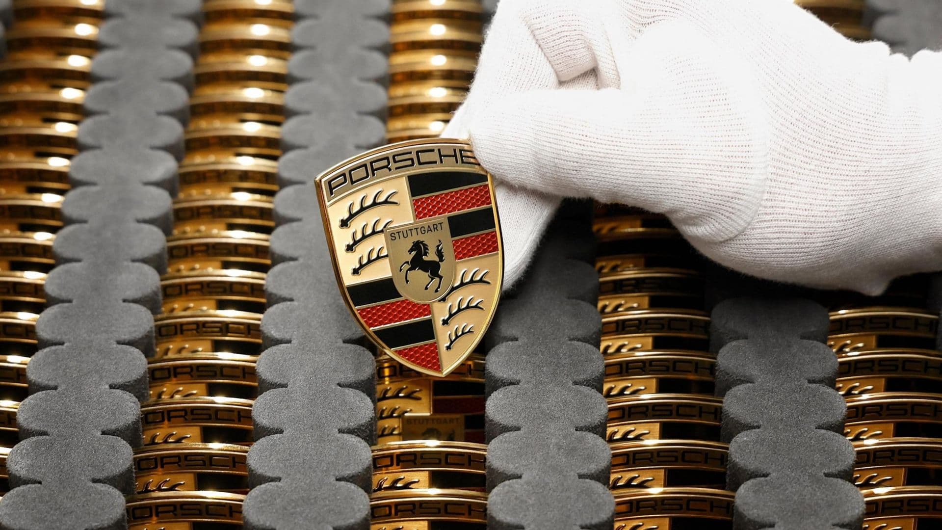 Cover Image for Porsche streicht Batteriepläne und senkt Prognose
