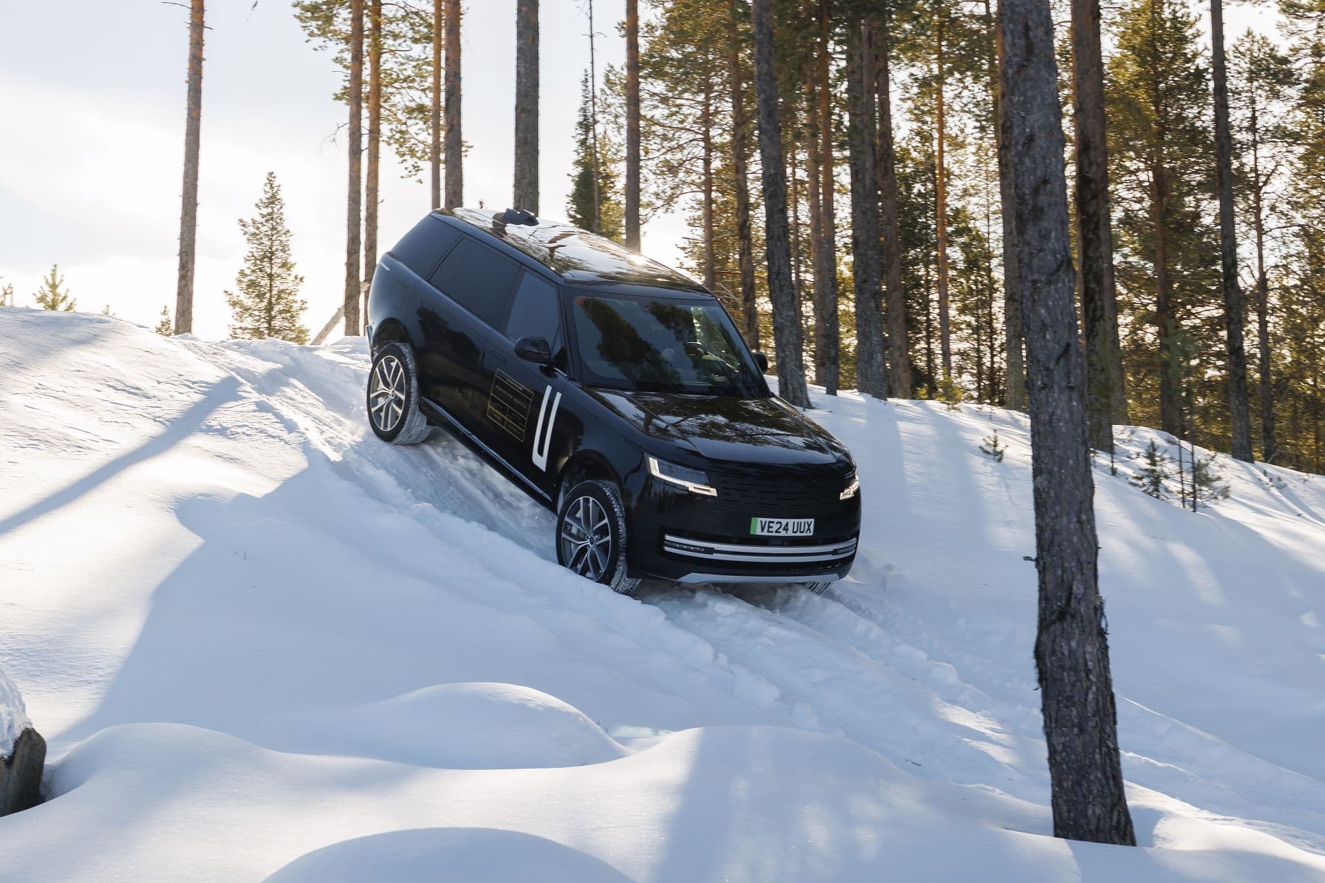 Cover Image for Range Rover testet 800-Volt Elektro-SUV am Polarkreis