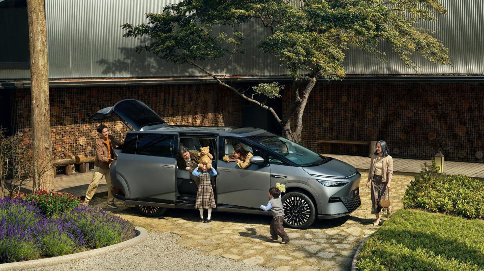 Cover Image for Xpeng bringt überarbeiteten E-Van X9 auf den Markt