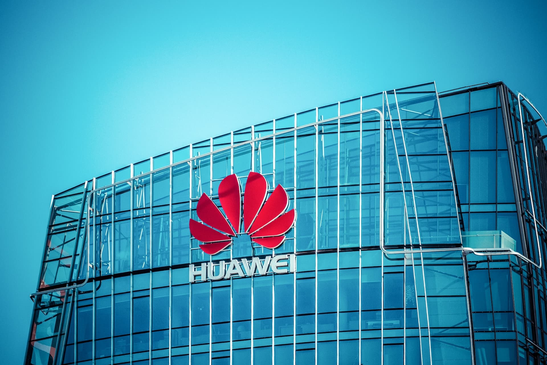 Cover Image for 20 kWh pro Minute: Huawei stellt neuen Supercharger vor