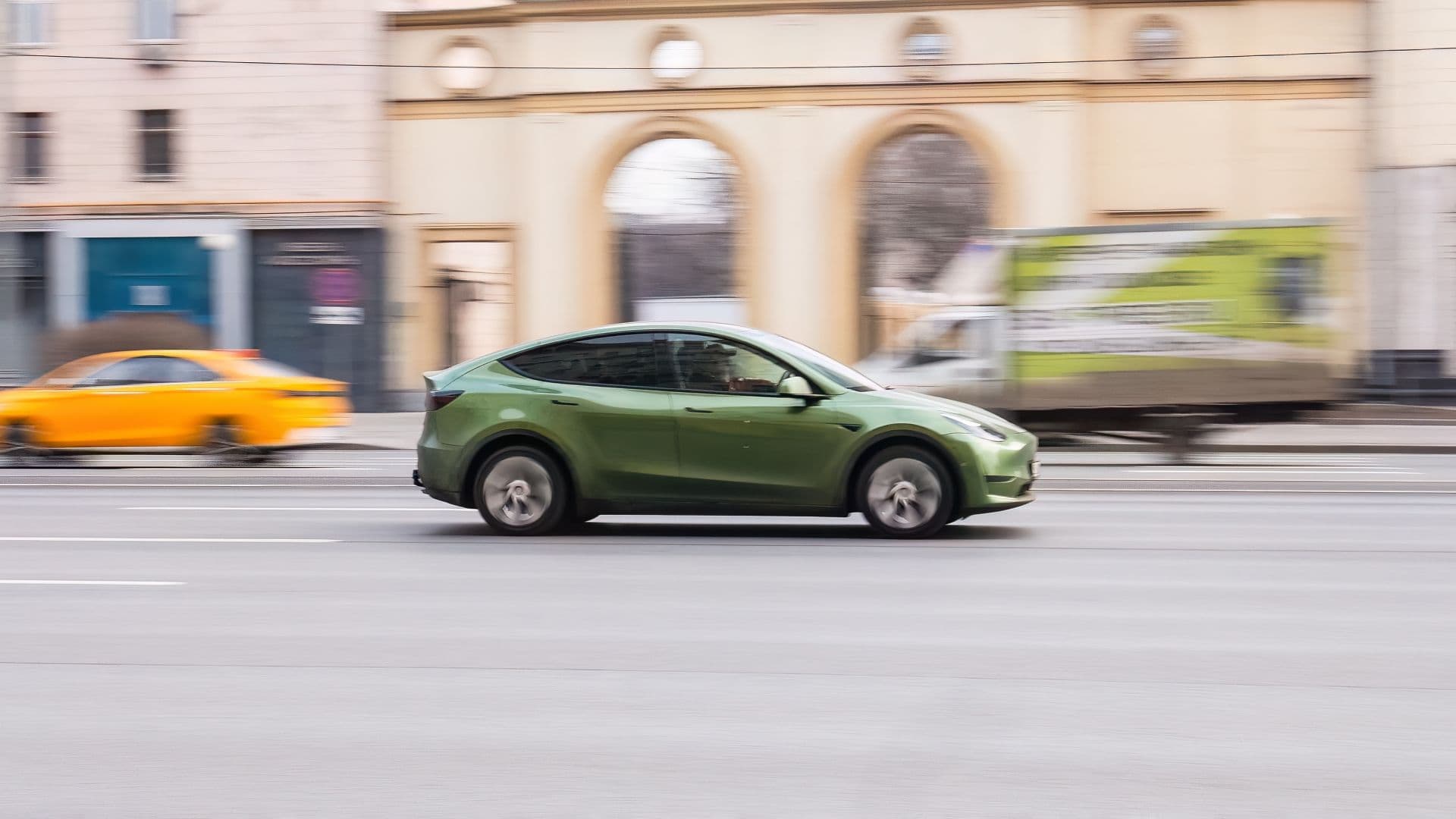 Cover Image for Impact Report 2024: Tesla wird grüner – und die Probleme größer