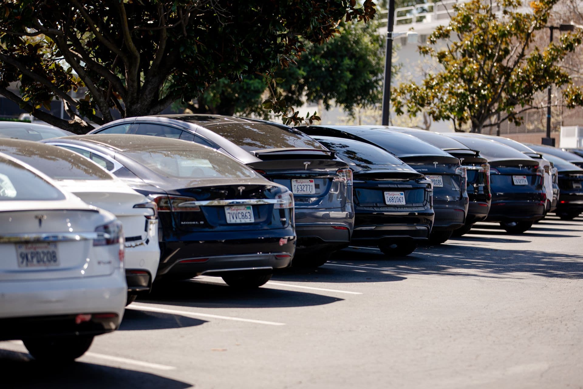 Cover Image for Frankreich: Tesla-Fahrer reichen wegen Elon Musks Verhalten Klage ein