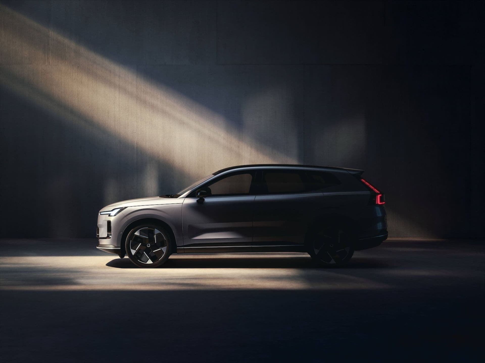 Cover Image for Volvo XC70 startet mit 170 km E-Reichweite in China